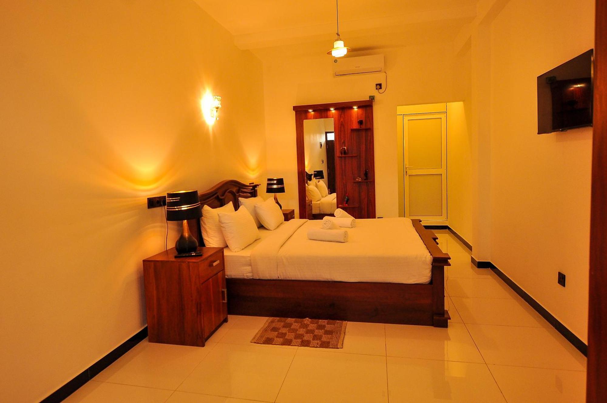 Sachinro Hotel Мириса Екстериор снимка