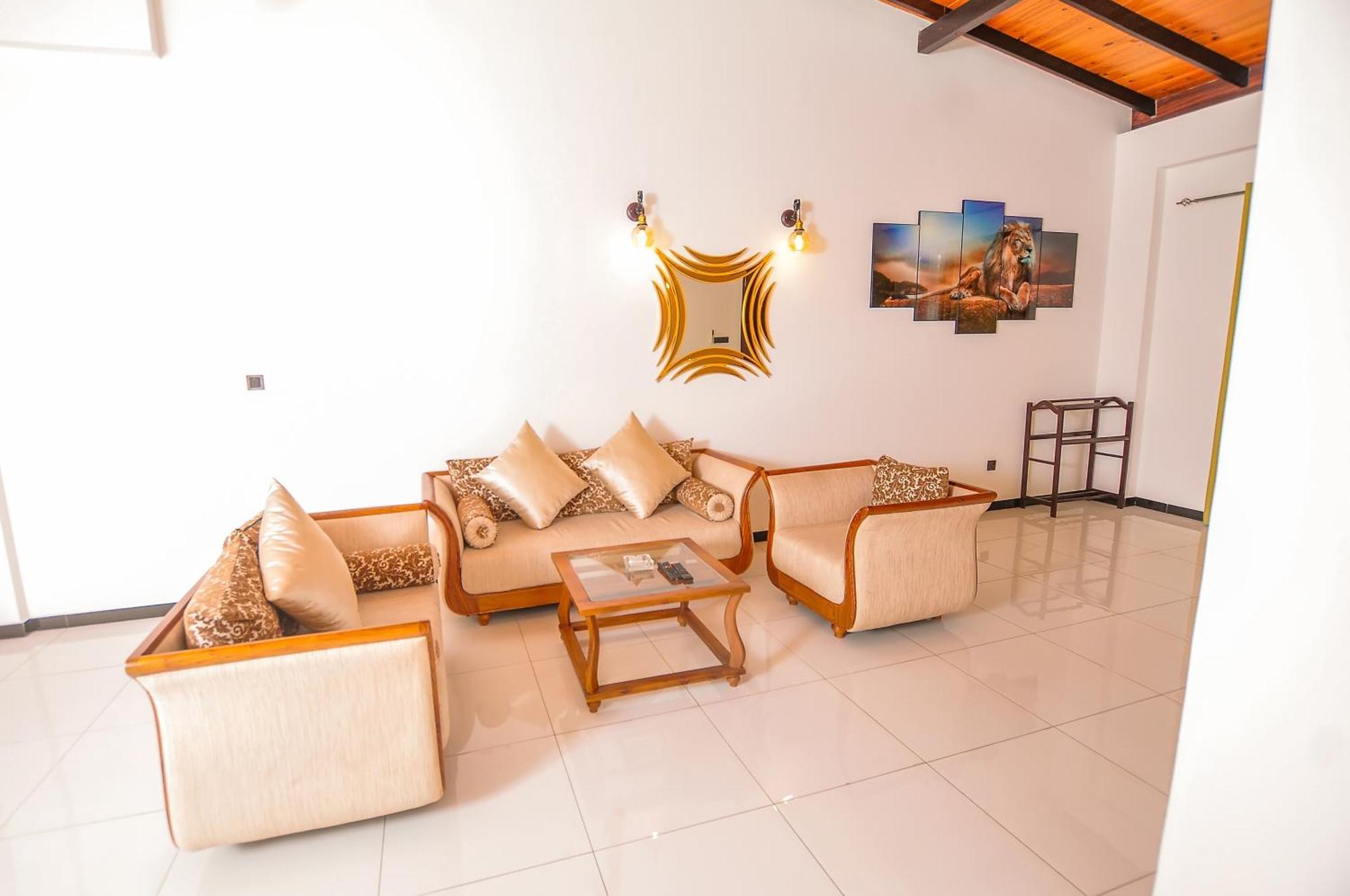 Sachinro Hotel Мириса Екстериор снимка